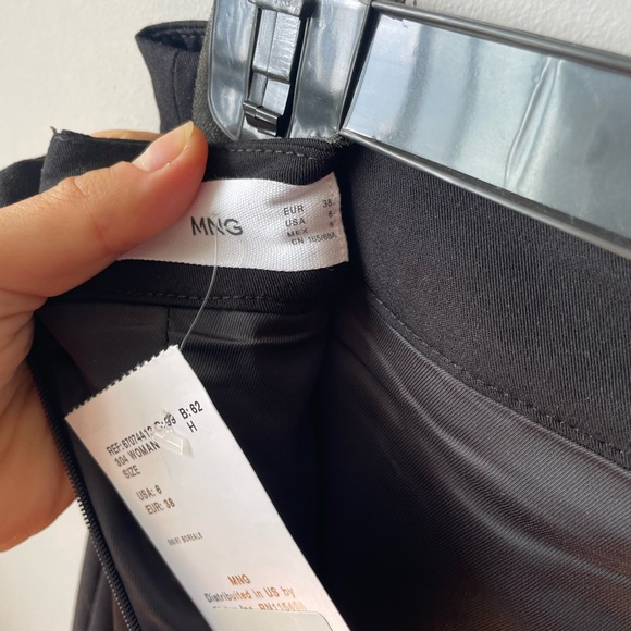 Black Mango Skirt 🖤 - Picture 4 of 6